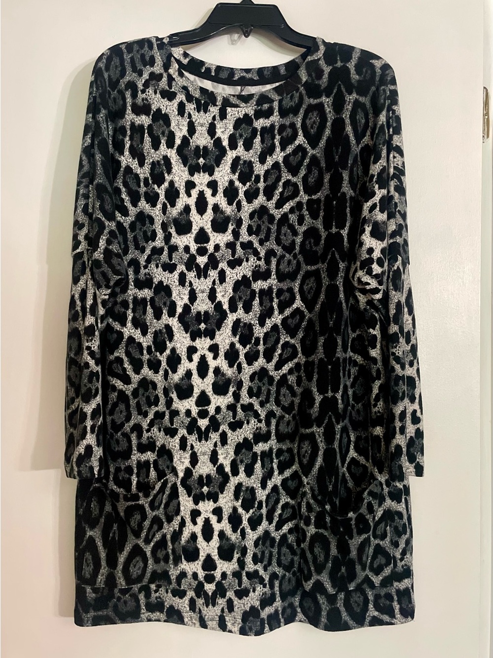Leopard Print Long Sleeve Women's Top in Black and Gray
